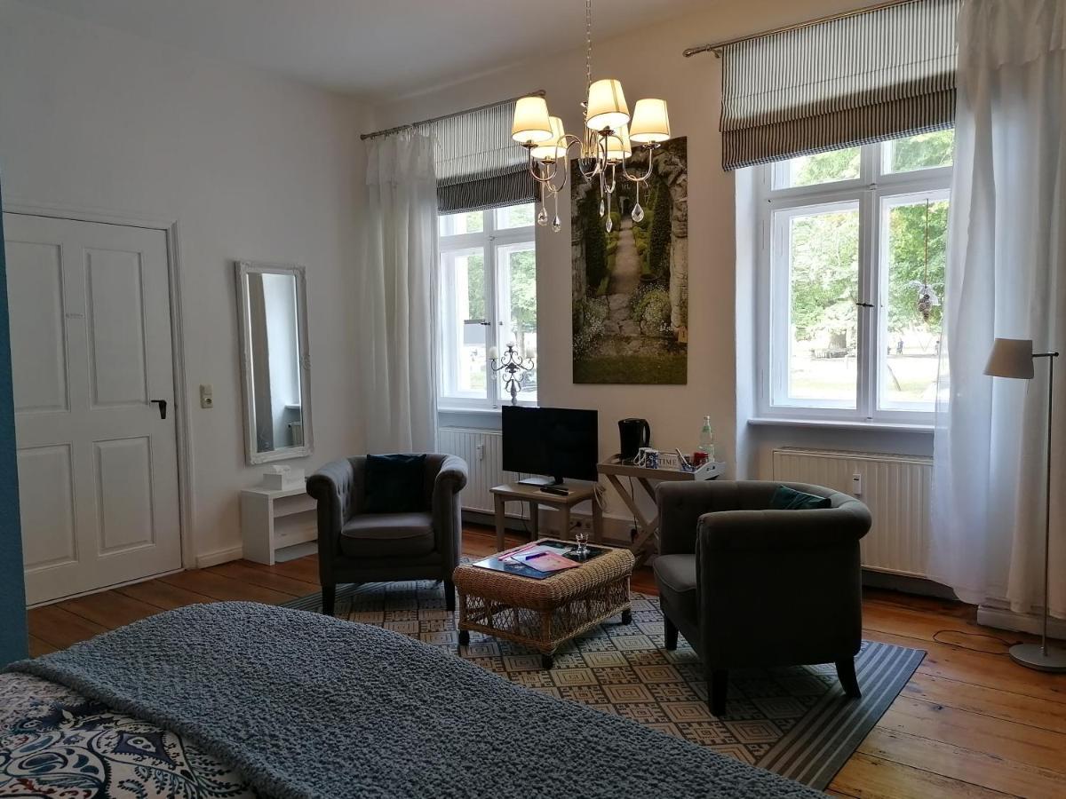 Bed&Breakfast Wagner "Im Alten Pfarrhaus" Neuruppin Extérieur photo