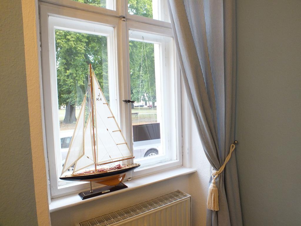 Bed&Breakfast Wagner "Im Alten Pfarrhaus" Neuruppin Extérieur photo