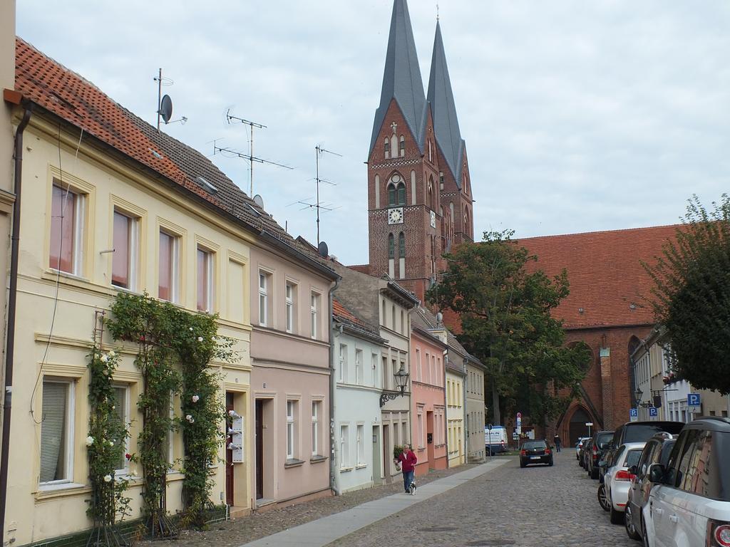 Bed&Breakfast Wagner "Im Alten Pfarrhaus" Neuruppin Extérieur photo